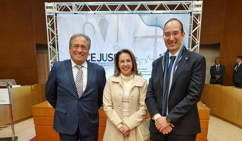DR PEDRO PAULO ASSINA TJMS SAUDE COM DRA ENI