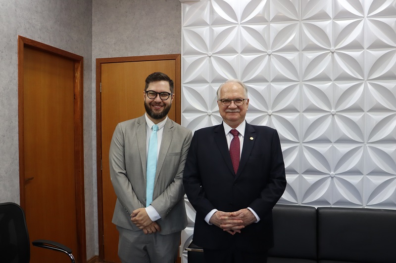 Dr Mateus visita ministro