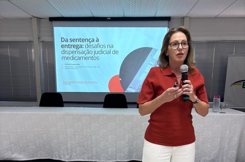 Defensoria leva debate sobre riscos e limites da judicialização da saúde a magistrados em evento estadual