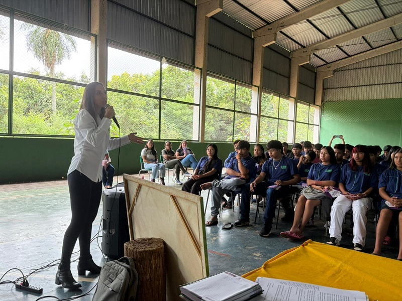 Defensoria promove palestra sobre direitos das mulheres em escola indígena de Caarapó