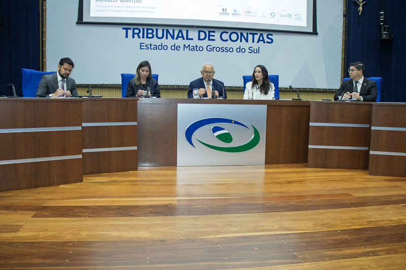Defensoria debate proteção de dados e destaca tratamento de informações sensíveis de cidadãos em evento no TCE-MS 