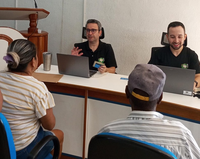 Defensoria atende mais de 100 famílias em mutirão de habitação em Coxim