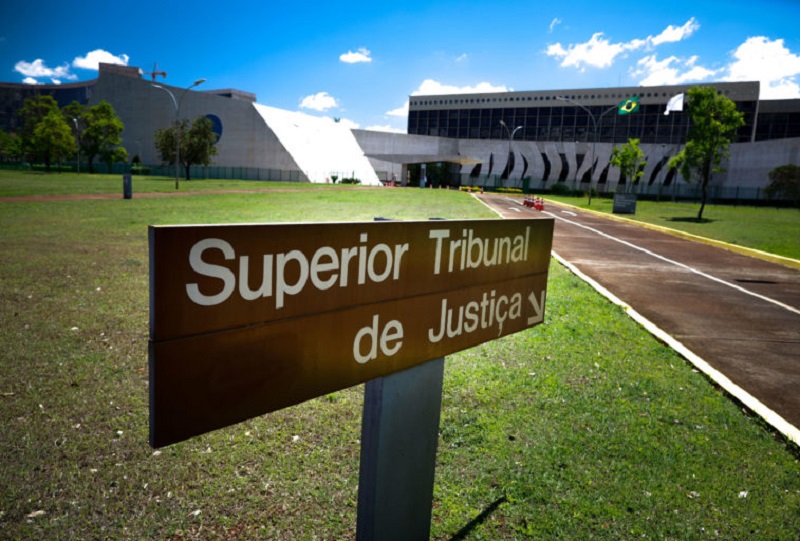 stj absolvição sumária